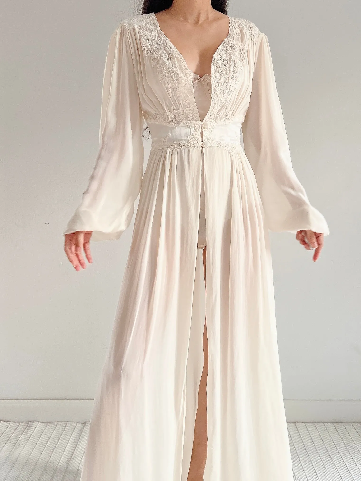 1930s Ivory Silk Chiffon Dressing Robe - S