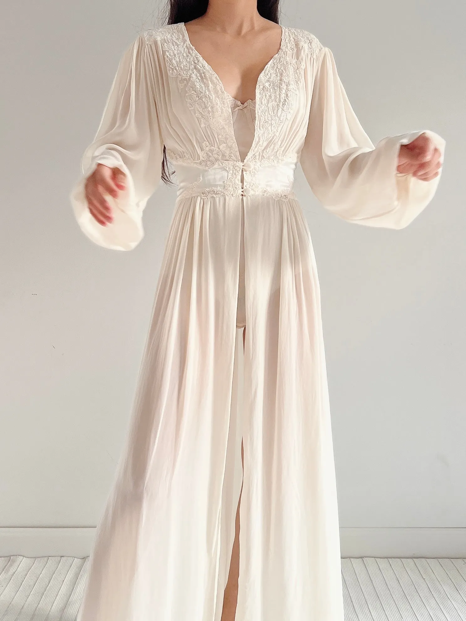 1930s Ivory Silk Chiffon Dressing Robe - S