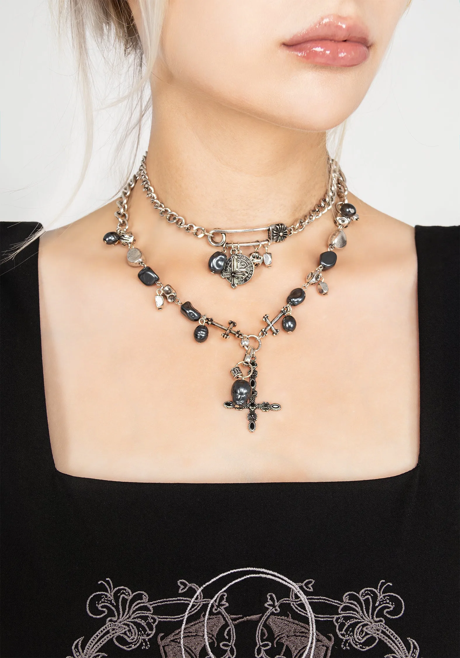 Leila Pearl Necklace Set