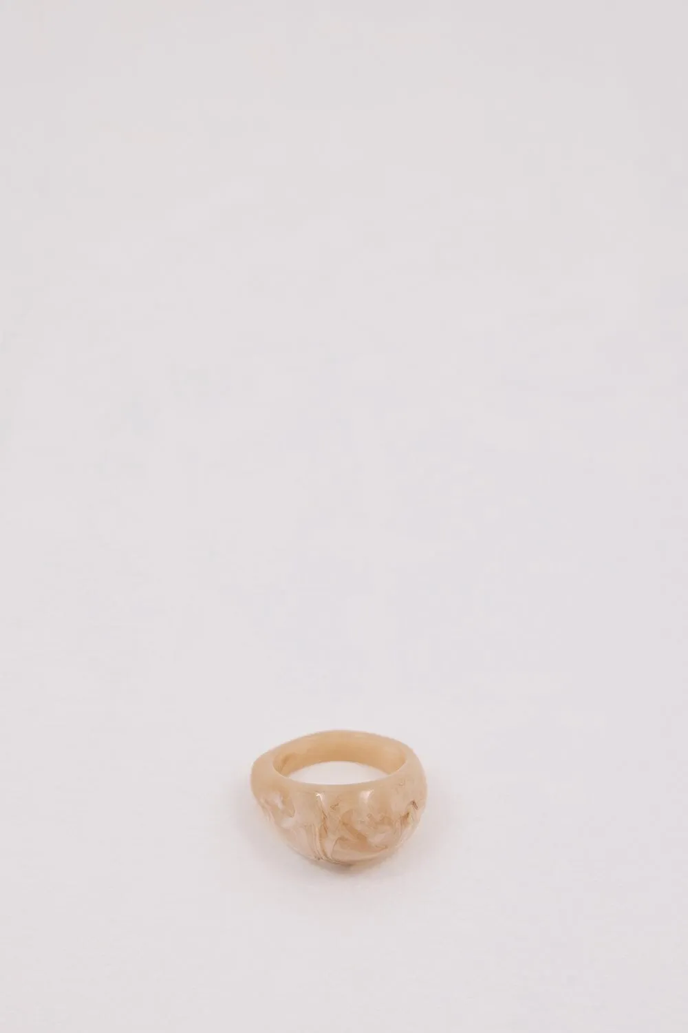 NOAH THE LABEL CREAM CHUNKY RESIN RING