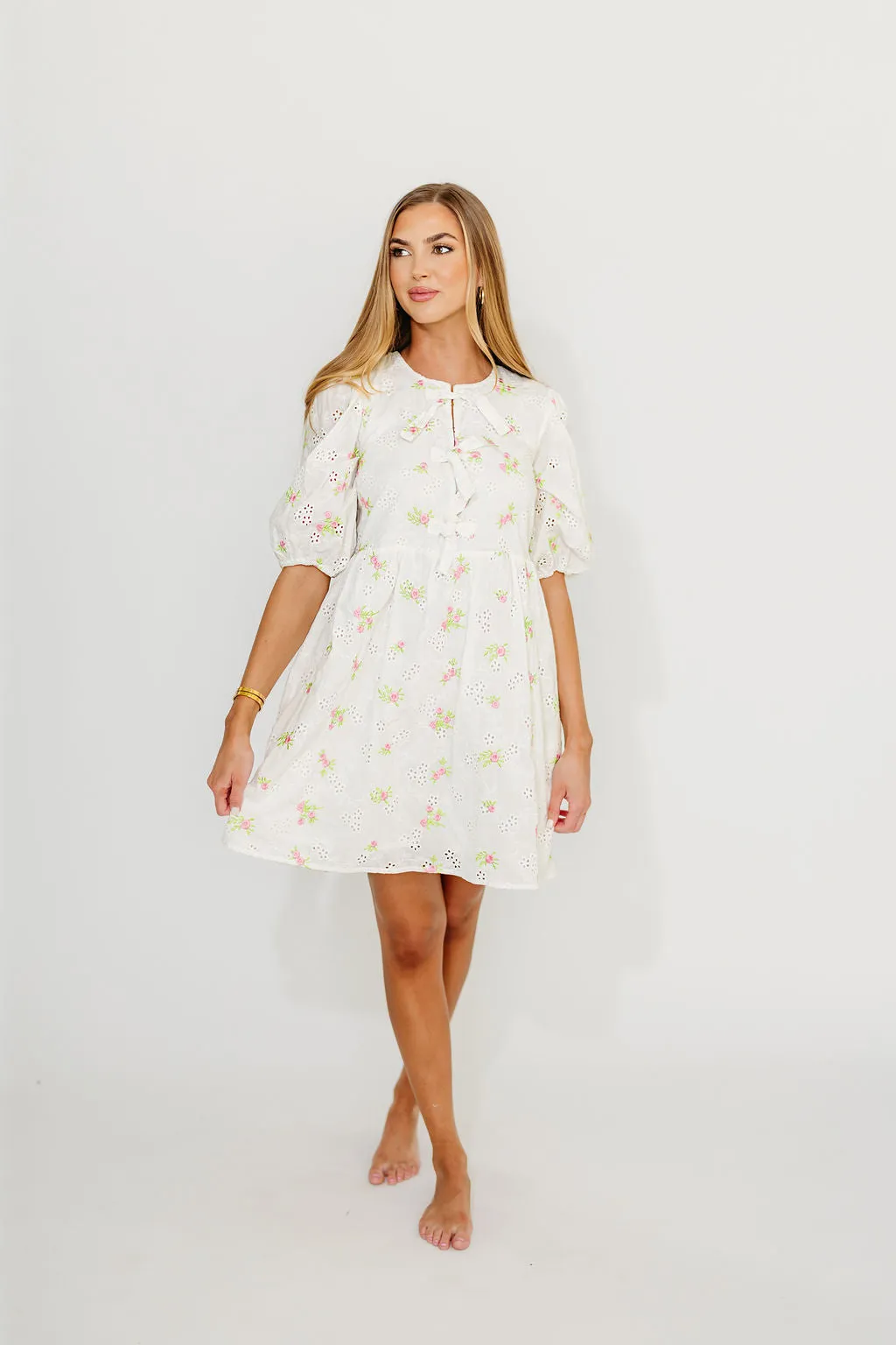 Saylor Floral Dress in White Pink