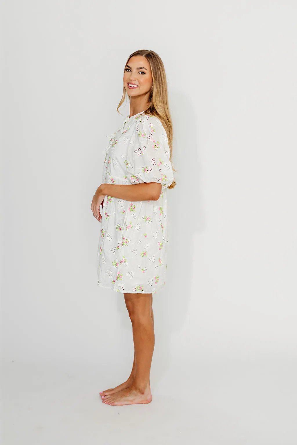 Saylor Floral Dress in White Pink