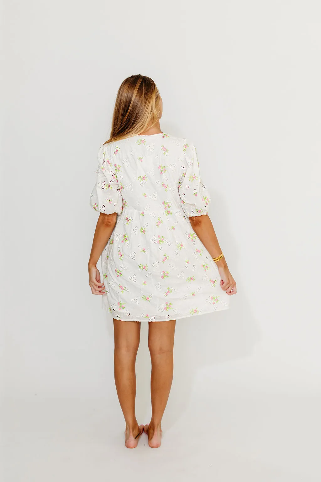 Saylor Floral Dress in White Pink