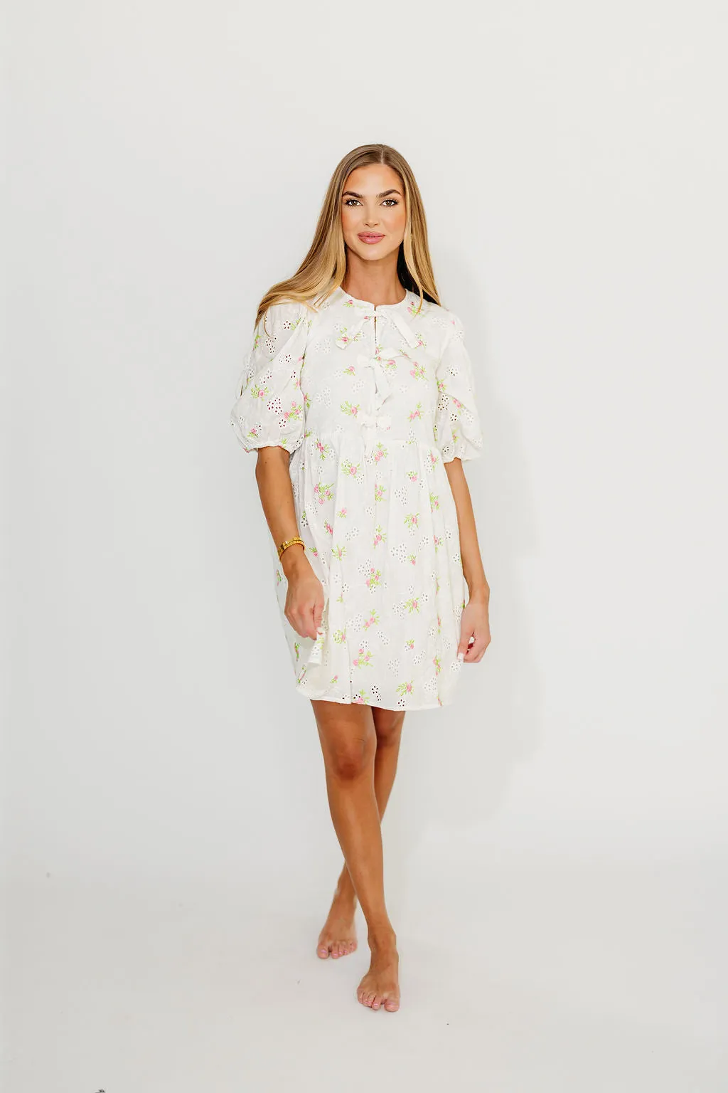 Saylor Floral Dress in White Pink