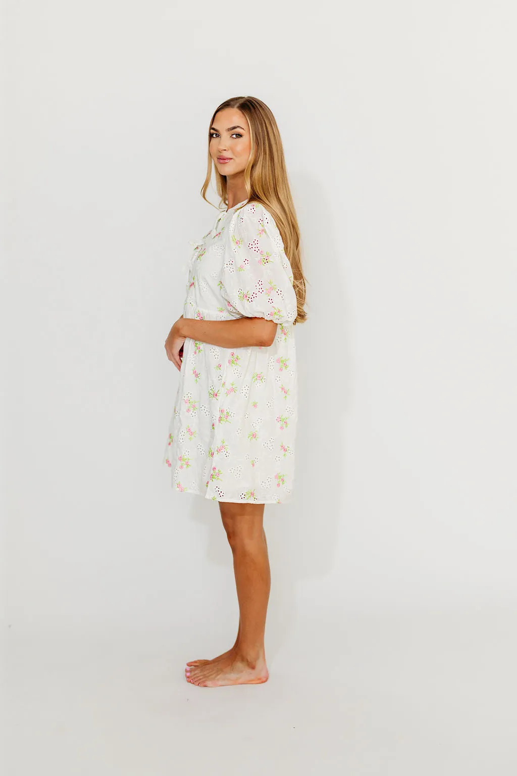 Saylor Floral Dress in White Pink