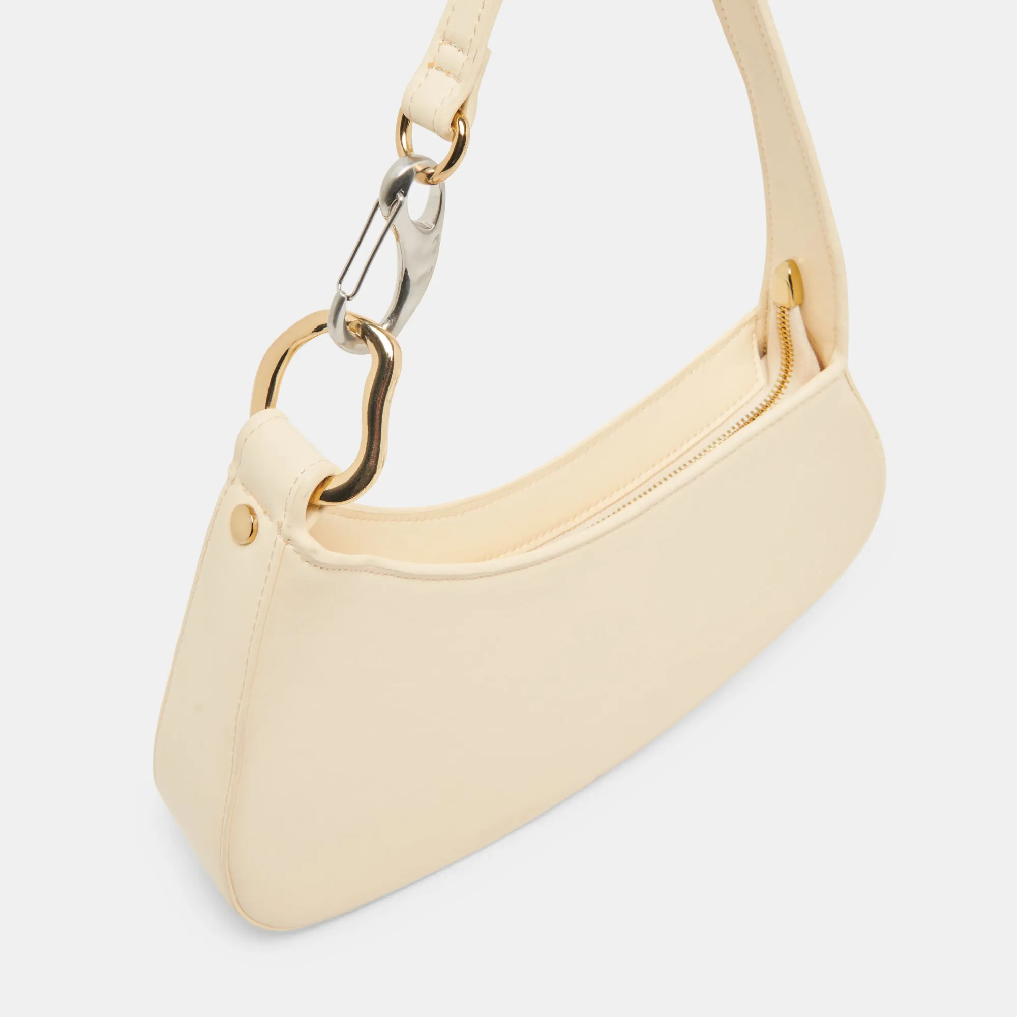 SKYLAR SHOULDER BAG BUTTER LEATHER