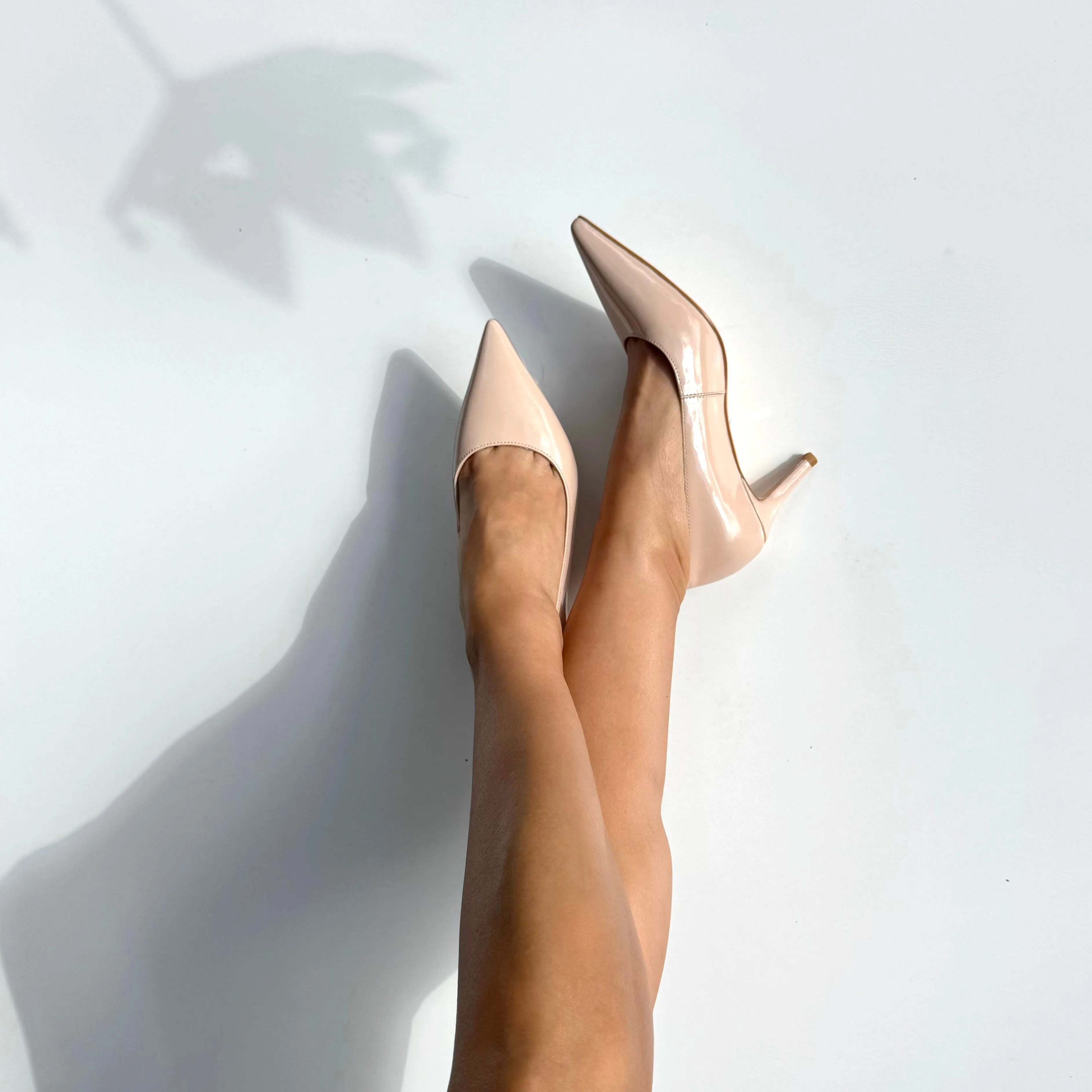 *TIA BEIGE PATENT - kitten heels