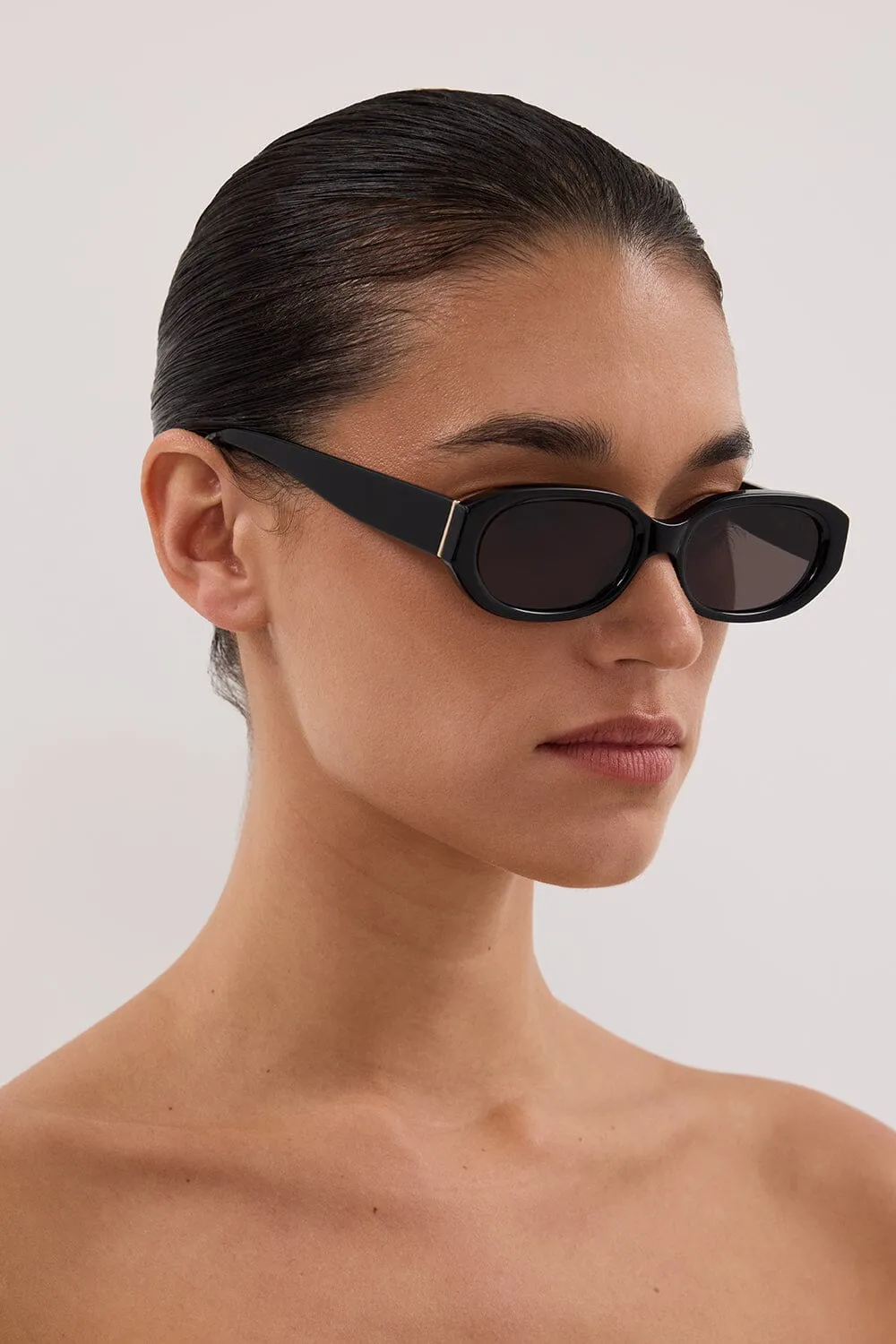 VELVET CANYON BLACK MANNEQUIN SUNGLASSES